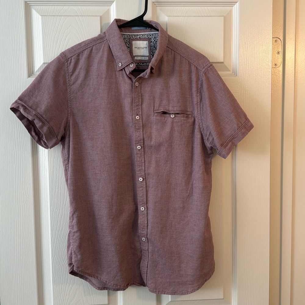 Denim & Flower Casual Button Down Short Sleeve, Red with White, size M